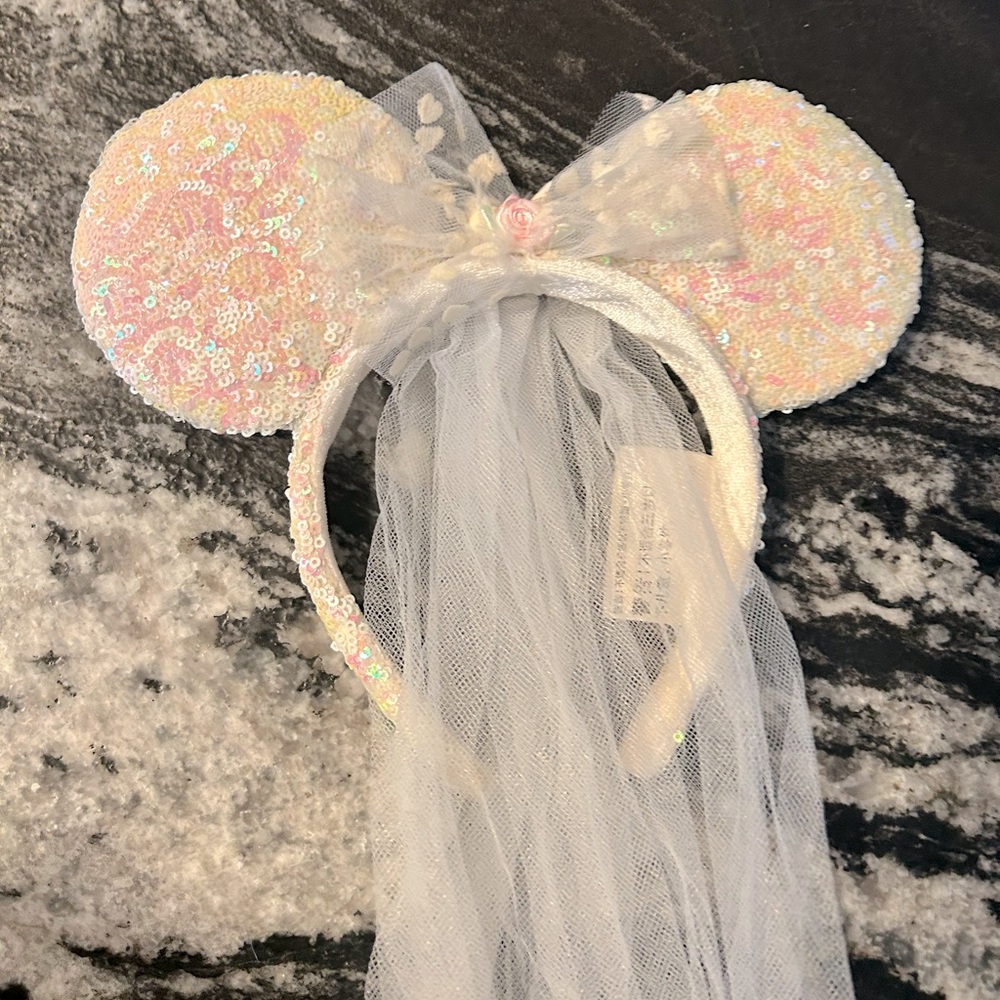 Disney parks Mickey / Minnie bridal wedding ears